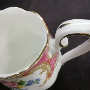 g_t U757 骨董 洋食器 ロイヤルアルバート[英国]ミルクポット 花束をあしらったかわいらしいミルクポットですの画像3