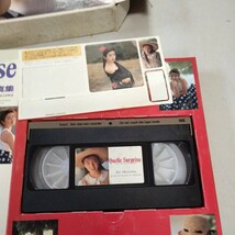 ワニブックス 宮沢りえ ビデオ付き写真集「Quelle Surprise」/ケル・シュープリーズ VHS 野村誠一 　美品　当時物_画像5