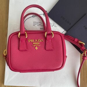 レア　PRADA プラダ　可愛いミニポーチ　ストラップ付　小物入れ　サフィアーノ　バッグチャーム 2wayバッグ　ピルケース