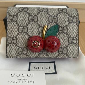 美品　GUCCI グッチ GGスプリーム チェリーモチーフ 二つ折り 財布 GUCCI