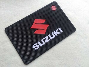 スズキ SUZUKI 車のダッシュボード粘着パッド 滑り止めパッド ブラック 車内アクセサリー 粘着性強い 車ロゴあり