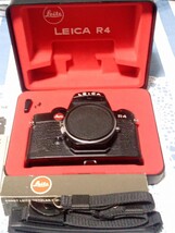 【不良品・破損部あり・送料無料】ＬＥＩＣＡ Ｒ４ブラックボディ、ストラップ、ケース、底蓋、取説などとなります。シャッター不良。_画像3