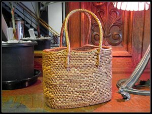 Art hand Auction [SAMURAI] Неиспользованная сумка-корзина Bali all-Ata ручной работы круглой формы с ромбовидным узором, 100% натуральный материал, сумка-корзина Ata Bag N1, мода, дамская сумка, корзина, плетеная корзина