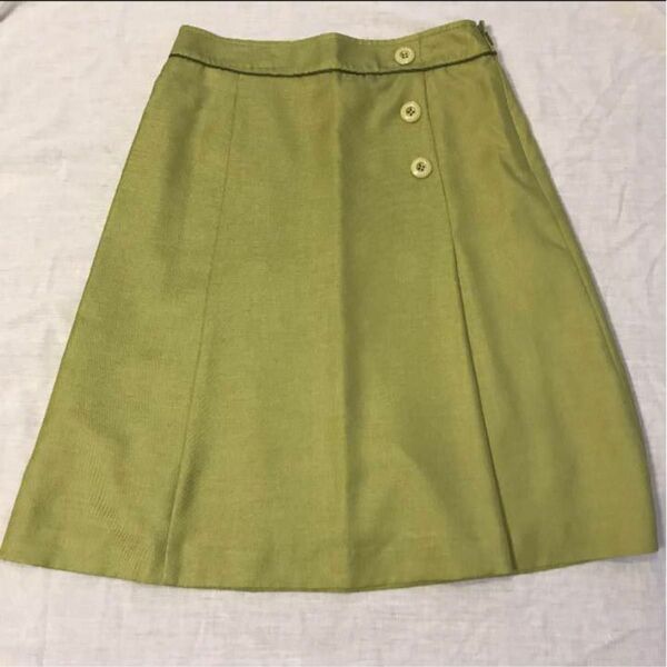 ブルーノート ひざ丈スカート ピスタチオカラー ボタン付き Aライン 膝丈 スカート グリーン 黄緑 