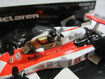 即決 PMA 1/43 マクラーレン M23 1976年日本GP3位 チャンピオン獲得 №11 ジェームス・ハント マルボロ仕様 レインタイヤ／ガッツポーズ_画像6