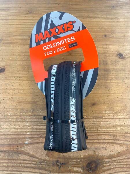 新品★Maxxis Dolomites Silkworm 60 TPI 700C x 28 ロードタイヤ