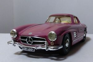 ★メルセデスベンツ　300SL　　　　1/18ブラーゴ★