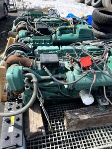 b154【中古】船内機VOLVO PENTA AD41B(AQ) 150馬力engine 2 vehicle一式 双子