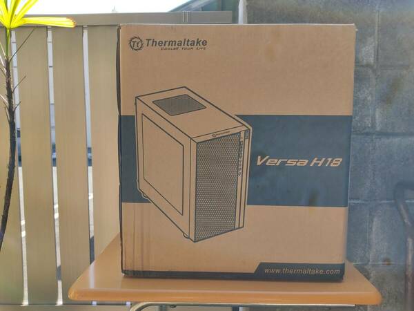 PCケース　Versa　H１８（サーマルテイク）