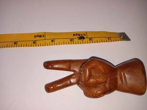 VTG Carved Wood Hand Peace Sign Fingers Hippy 70's Groovy Wooden Icon 6" 海外 即決