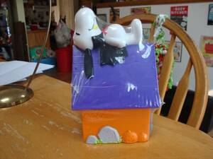 Peanuts Whitman's Halloween Coin Bank Count Dracula Snoopy Sealed Old Candy 海外 即決