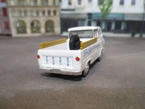 M2 Machines 1964 Ford Econoline Truck in White 1:64 scale with Rubber Tires 海外 即決
