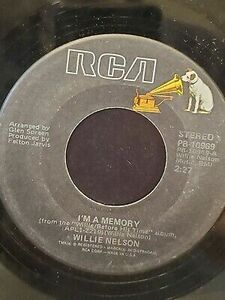 WILLIE NELSON 7" 45 RPM "I'm a Memory" & "It Should Be Easier Now" VG+ condition 海外 即決