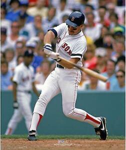 Wade Boggs Boston Red Sox Unsigned Swings Bat Photograph 海外 即決