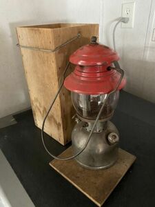 Vintage Coleman Lantern 1951 Model 200 Red Porcelain Dome, Metal Base w/Box 海外 即決