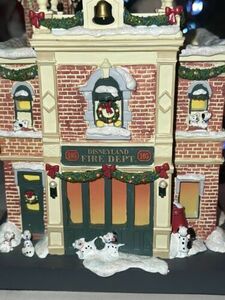 DISNEY VILLAGE Lighted FIRE STATION with DALMATIANS Rare DISNEYLAND 海外 即決