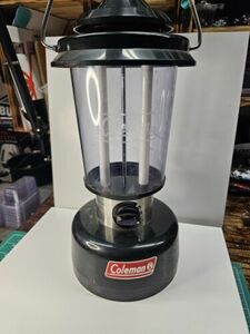 Coleman 5355-700 Camping Personal Lantern Fluorescent Twin Tube Battery Operated 海外 即決