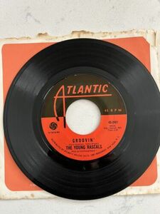 Young Rascals “Groovin” バイナル 45 Atlantic Records Plays Fine But Surface Noise 海外 即決