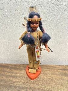 Vintage CARLSON DOLLS ~ Native American Hunter Doll ~ 7.5" Tall w/Stand & Bow 海外 即決