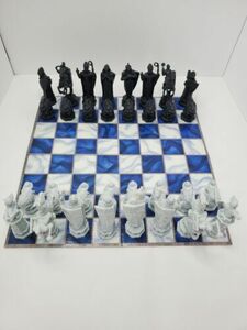 Harry Potter Wizard Chess Set Pieces Complete with Board-No Box 海外 即決