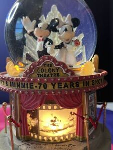 Disney Mickey and Minnie 70th Anniversary Large Collectible Musical Snow-Globe 海外 即決