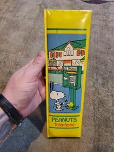 VINTAGE PEANUTS / SNOOPY TELEPHONE BOOK - 1958 /1965 -Butterfly Originals 海外 即決