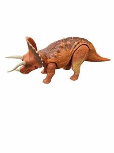 Jurassic World ROARIVORES TRICERATOPS Action Figure w/ sound & movement 海外 即決