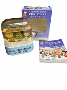 2012 A Charlie Brown Christmas Snowglobe ~ Snoopy Peanuts in Box w Booklet 海外 即決