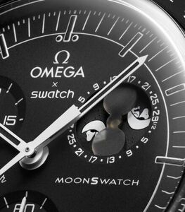 SWATCH X OMEGA X SNOOPY BLACK MOONPHASE IN HAND. 海外 即決