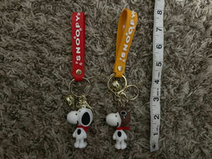 SNOOPY - 2 KEY CHAINS - 海外 即決