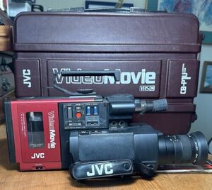 Vintage JVC GR-C1U Video Movie Camcorder W/ Case Red VHS-C Back To The Future 海外 即決