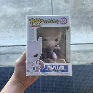 Funko Pop! Vinyl: Pokmon - Mewtwo #581 海外 即決