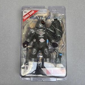 DC Direct Page Punchers MR. FREEZE 7" Figure w/ Exclusive Batman Comic Book New 海外 即決