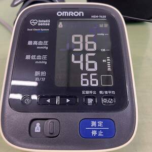 ●オムロン 上腕式血圧計 HEM-7420