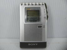 ★☆SONY ワイドFM対応 FM/AMポケットラジオ ICF-R500V 日本製 難あり動作品 オマケ新品電池付き☆★_画像2