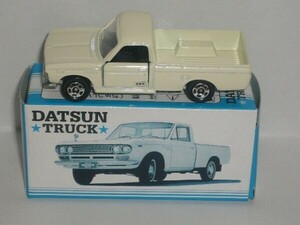 トミカ Zero Craft DATSUN TRUCK 白