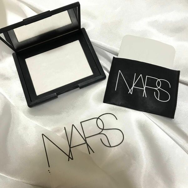 NARS ライトリフレクティング　セッティングパウダー　プラスト