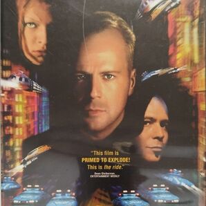 The Fifth Element DVD 両面1層 リージョン1(A面B面)A面ワイドスクリーン B面フルスクリーン