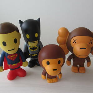 BAPE フィギュア Baby MILO × KAWS カウズ 「スーパーマン SUPERMAN」「バットマン BATMAN」の画像3