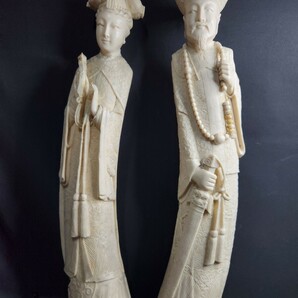 ◆中国彫刻置物 美人 老人と子供 在銘 樹脂 飾物 古い 細密彫刻 夫婦 骨董 古い 芸術 美術品 女性 男性 時代 寿老人 ペア 象牙風 仏像の画像1