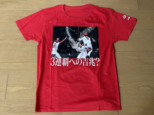 広島カープ 限定販売 中国新聞 CARP TIMES ベストショットTシャツ Mサイズ 美品