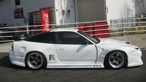 　　　新品エアロ　当店オリジナル　GT仕様　サイドステップ　180ｓｘ　　FRP