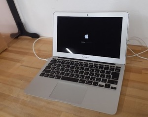 L0402-07　ノートPC APPle MacBookAir A1465 11.6インチ 充電ケーブル付きです。