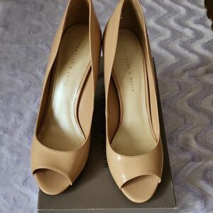 新品 CHARLES & KEITH　オープントゥパンプス(ベージュ)