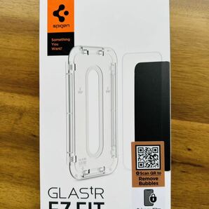 Spigen iPhone15Pro ガラスフィルム 2枚入 覗き見防止 貼り付けキット付き 保護フィルム のぞき見防止 EZ Fit AGL06894 プライバシーガラス