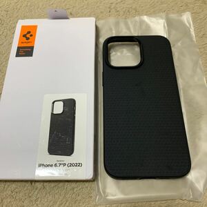 604t1318☆ Spigen iPhone14ProMax ケース ストラップホール 付き TPU ソフト ケース マット 滑り止め 耐衝撃 米軍MIL規格取得