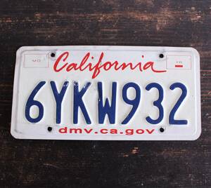 【クリックポスト 送料無料】* カリフォルニア ナンバープレート 2021年 ライセンスプレート カープレート CALIFORNIA 「6YKW932」 322