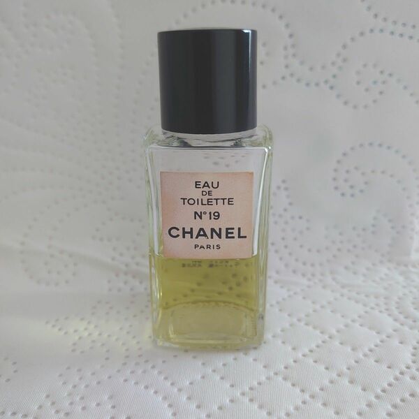 CHANEL　シャネル　オードトワレ　No19　50ml