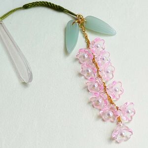 帯飾り　硝子の鈴蘭　桜色　和装小物　ハンドメイド　根付　すずらん　スズラン