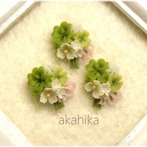 akahika*樹脂粘土花パーツ*ブーケ・花束・四葉のクローバーと小花・ピンクの画像2